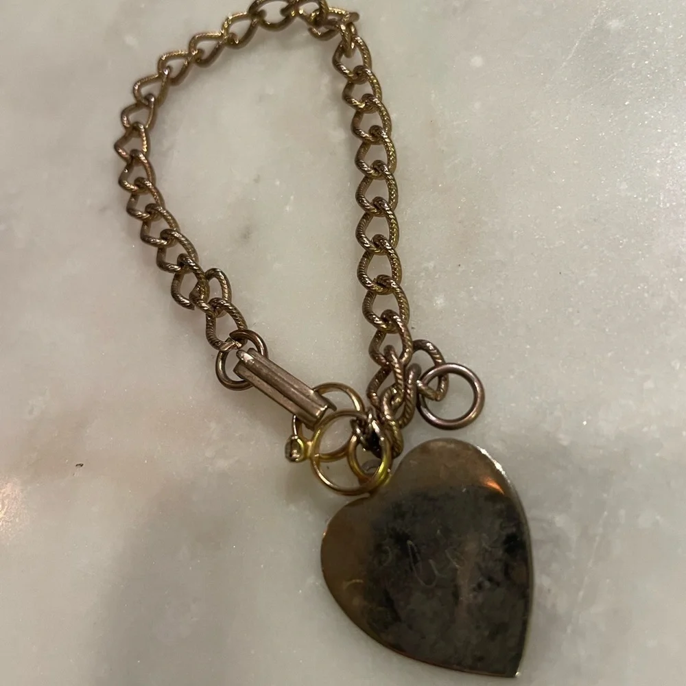 Vintage Gold Tone Heart and Ring Pendant Bracelet - Picture 5 of 5